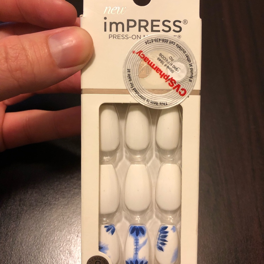 imPRESS White Press-On Nails with Blue Floral Accents